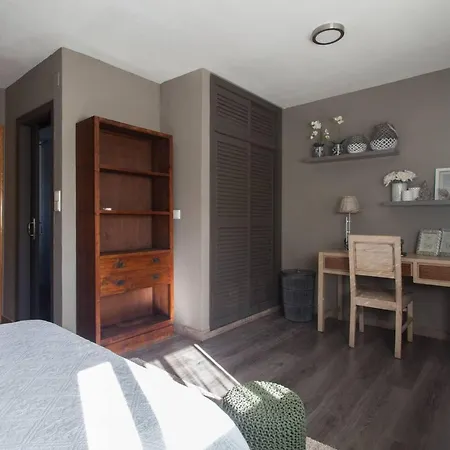 Comfortable Near Alacant Centre 75 Sqm Pool Apartment *